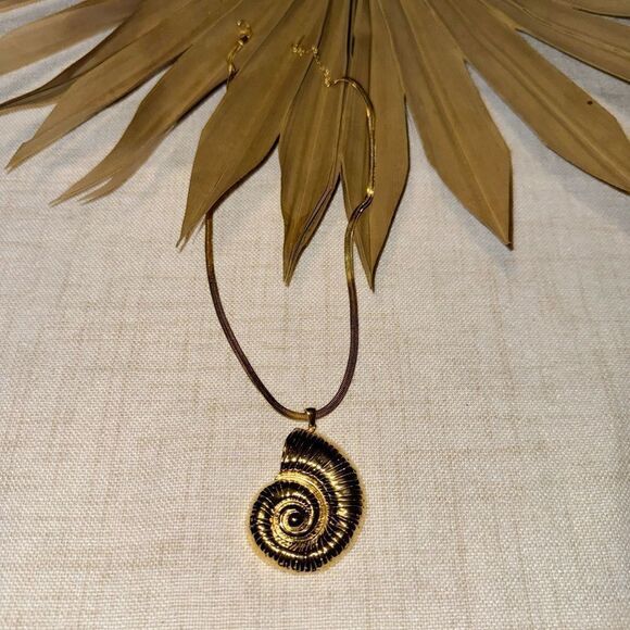 Seashell pendant necklace M473 - Picture 2 of 5